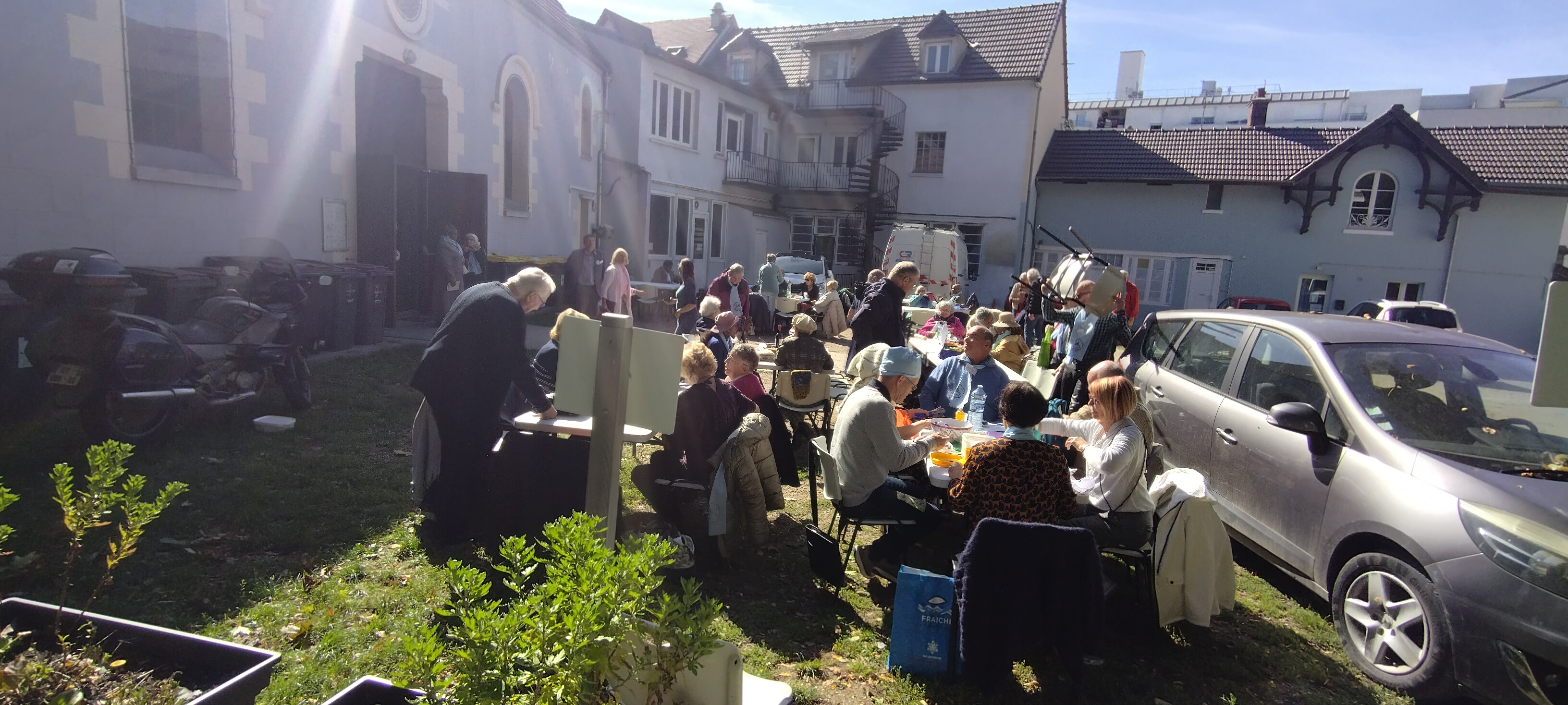 AthisMons DejeunerAuSoleil280925